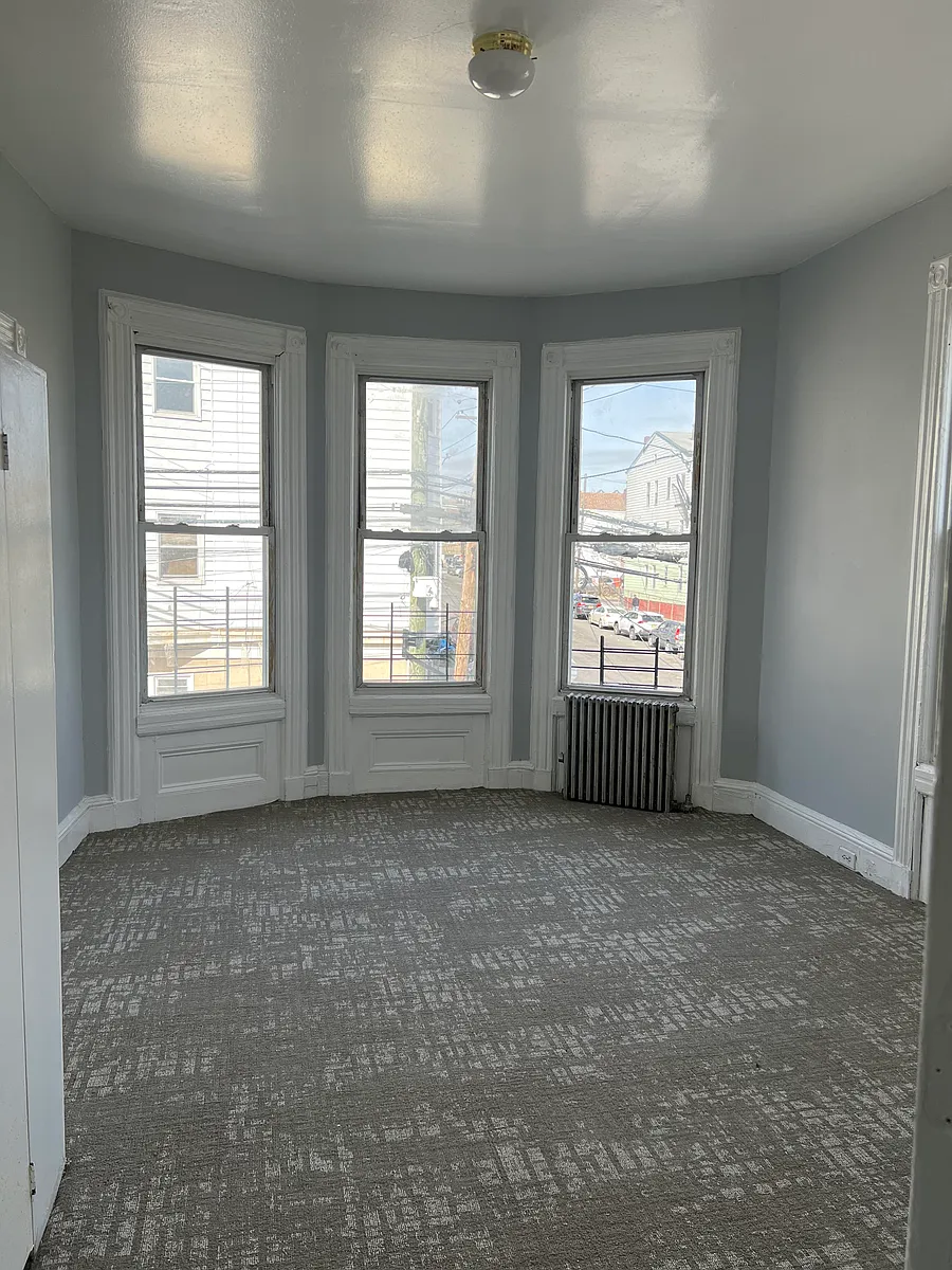Building Photo - 777 E 18th St #2