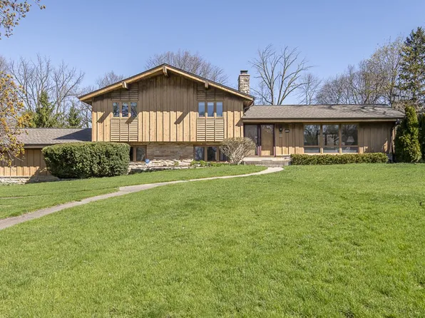 18240 Chevy Chase STREET, Brookfield, WI 53045