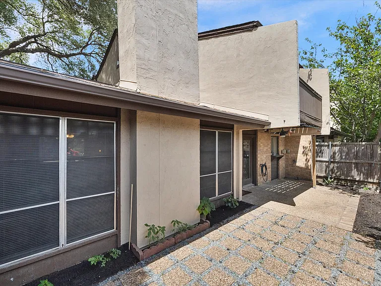 1818 Highbrook Ct — Photo 20