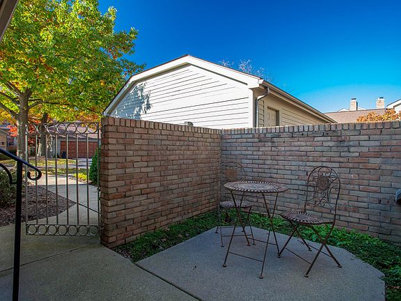 4th image of 6464 Strathaven Ct W #D