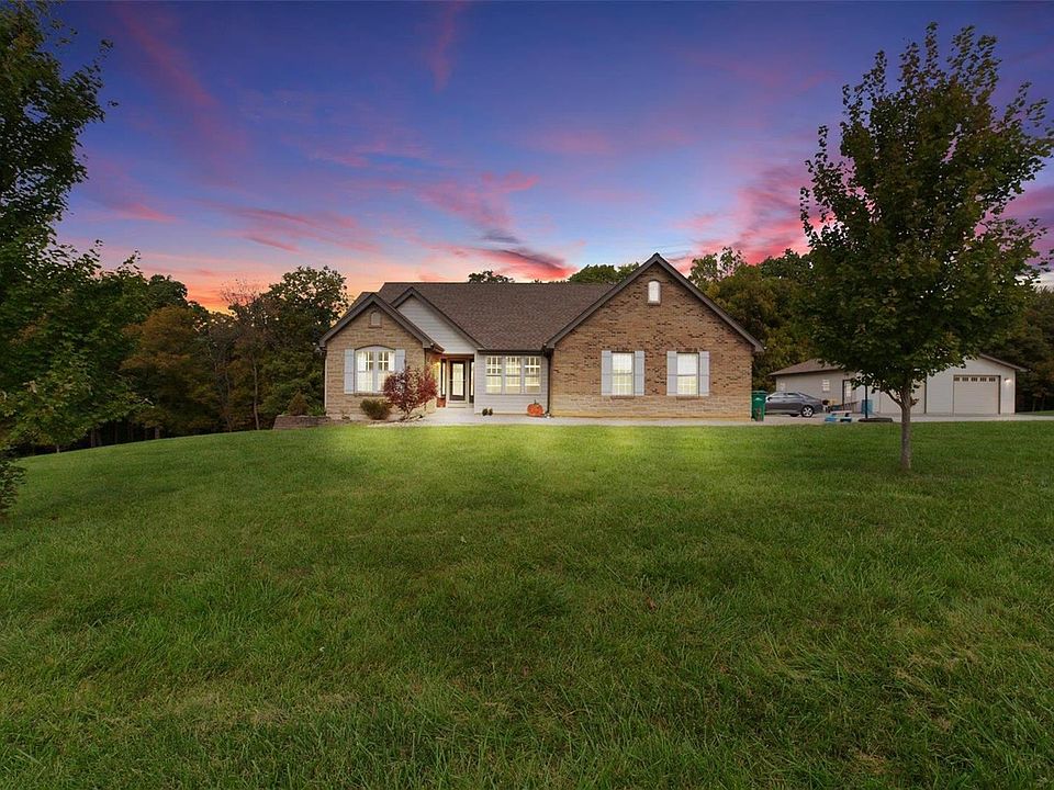 1st image of 411 Winding Woods Dr
