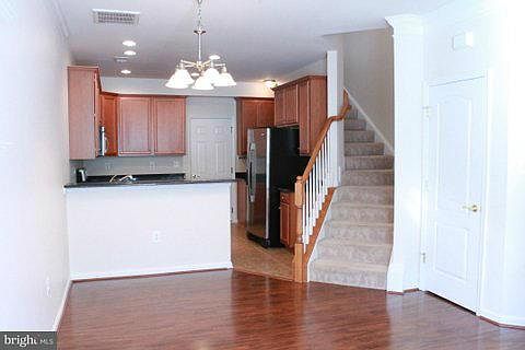4th image of 14570 Marlow St #105