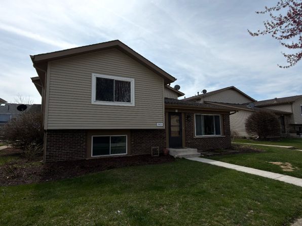 29W523 Winchester Cir S Unit 1