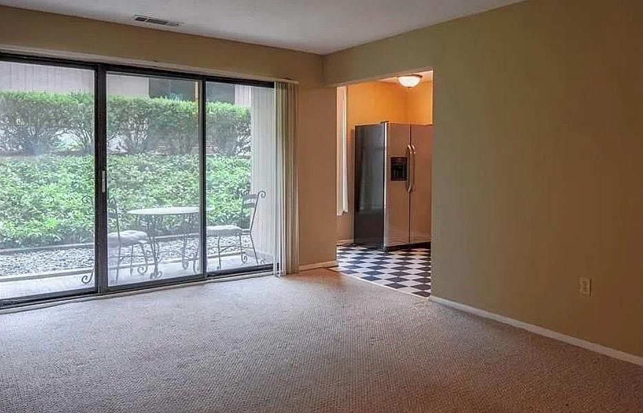 1st image of 40 Shrewsbury Green Dr #4C