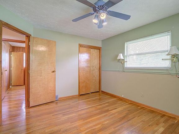 4th image of 2239 Central Dr