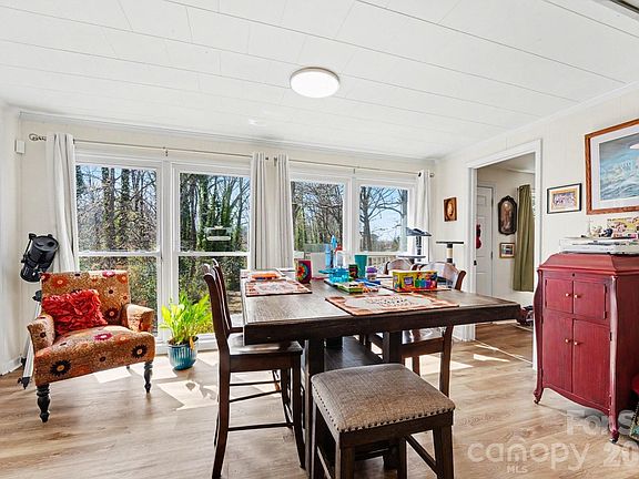 4th image of 207 Hovis Rd