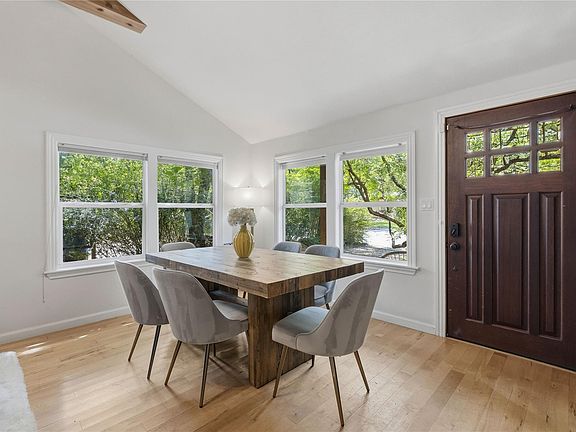 2nd image of 2113 Oxford Ave