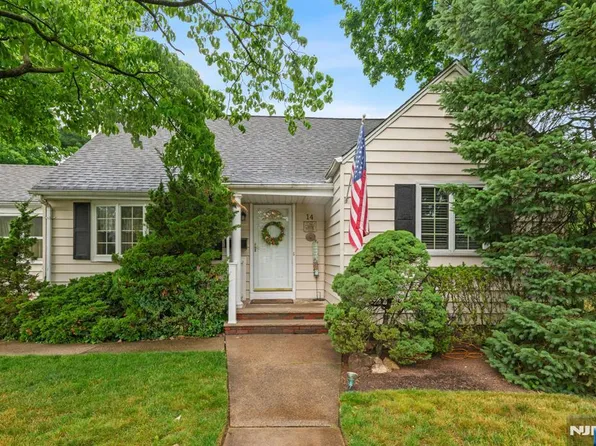 14 Poplar St, Dumont, NJ 07628