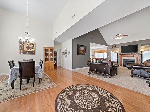 4th image of 2101 Karen Ct