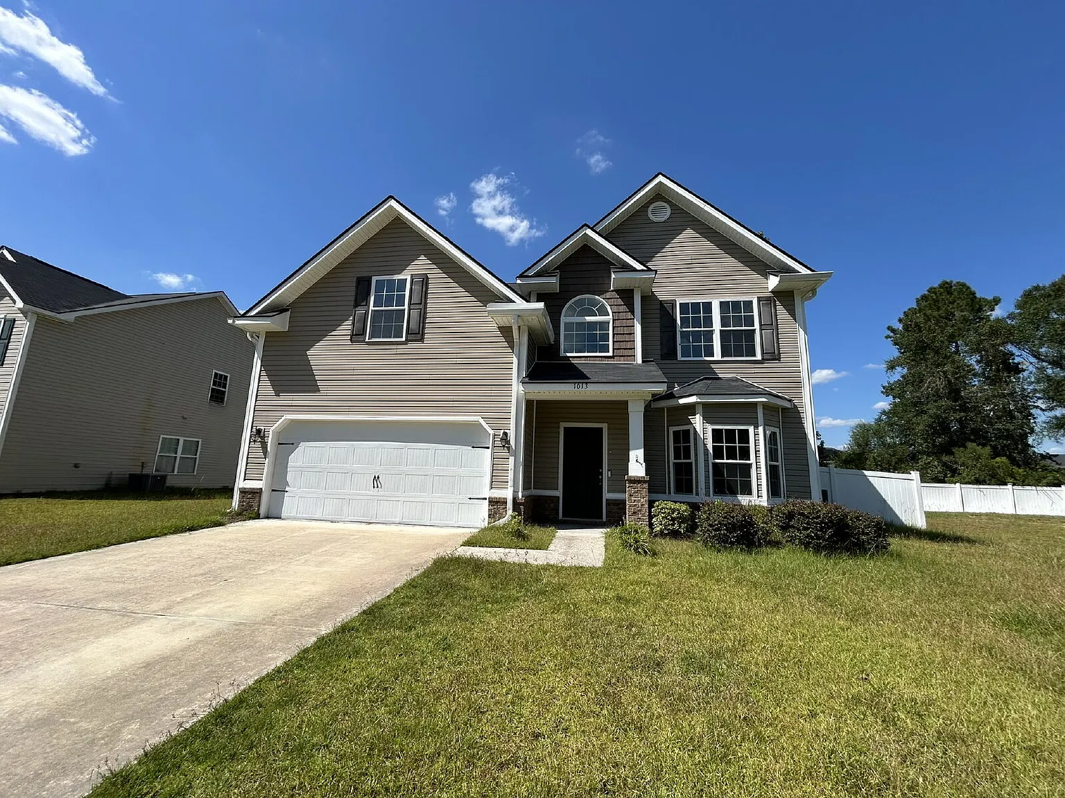 4 bed, 2.5 bath, 2248 sqft, $2,200 — Photo 1