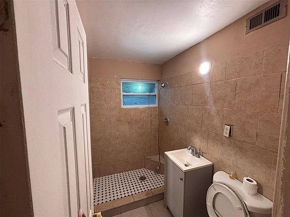 5th image of 1141 S Ridge Rd