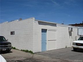 2nd image of 215 S Saginaw St