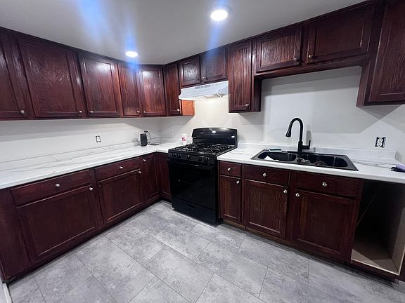 5th image of 226 Cherry St