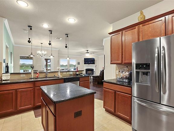 5th image of 824 Cheyenne Dr