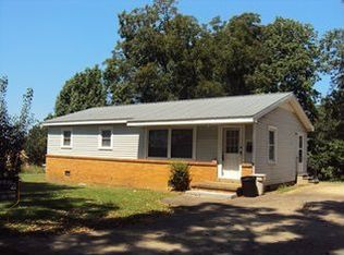 208 Acklen St #B, Greenfield, TN 38230