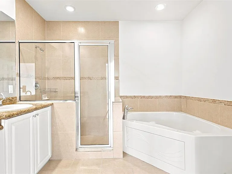 1224 NE 18th Ave #1 — Photo 14