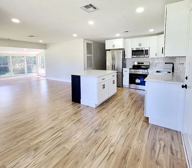 1660 Vernon Dicks Dr — Photo 3