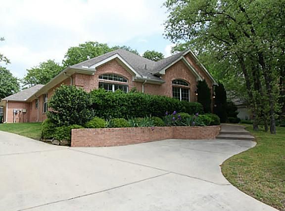 2nd image of 1913 Canyon Ct