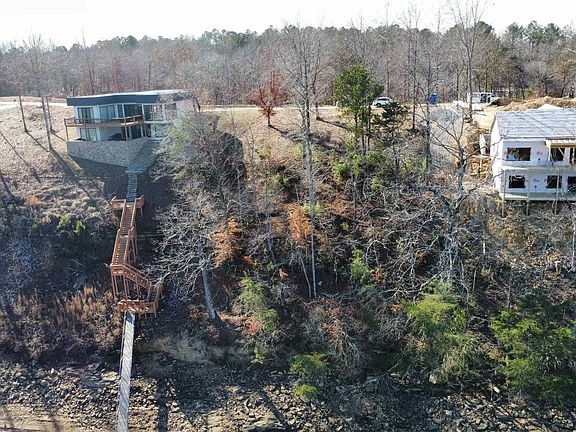 5th image of 2111 Country Rd