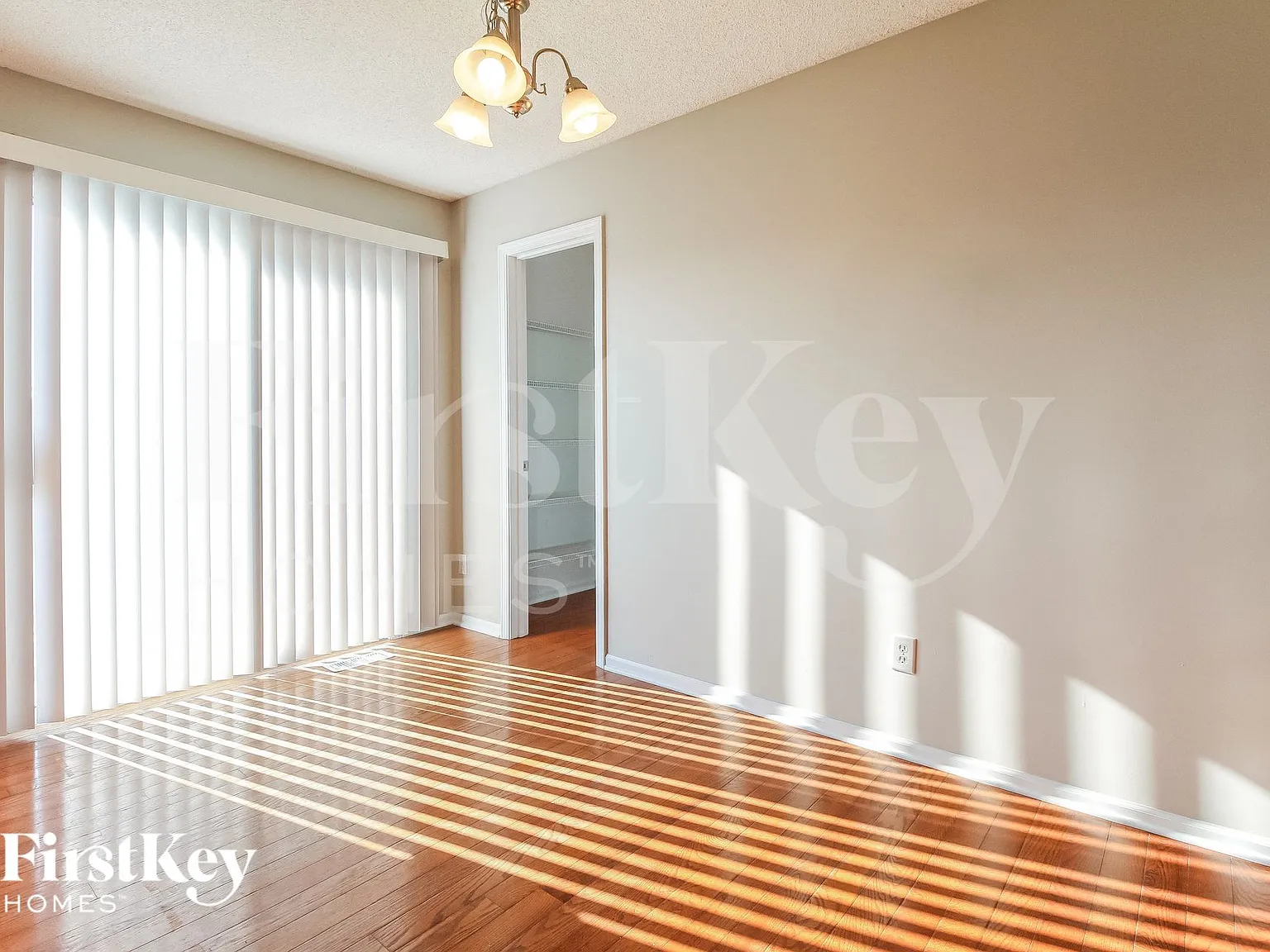3 bed, 2.5 bath, 1614 sqft, $2,155 — Photo 4
