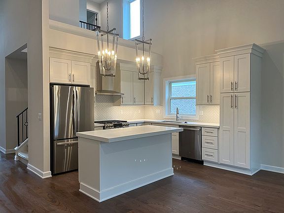 5th image of 555 Heritage Pl #25