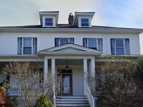 6 Grand St, Hancock, MD 21750