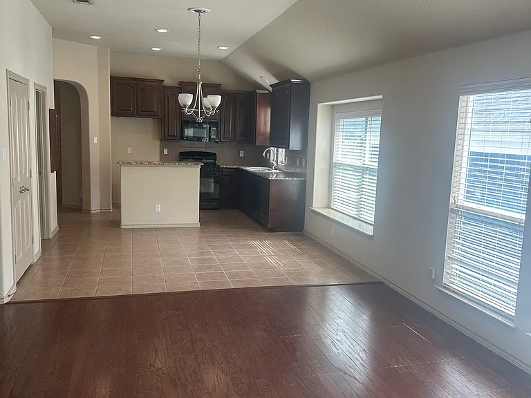 5009 Holliday Dr — Photo 8