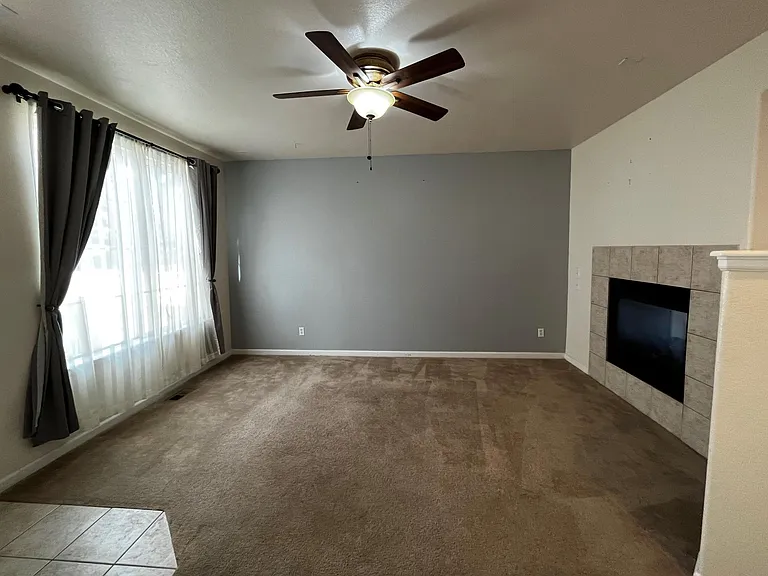 Beautiful spacious family room, with large windows that look out front patio, ceiling fan, half bath ,digital thermostat, central air. Brinks security system in the unit