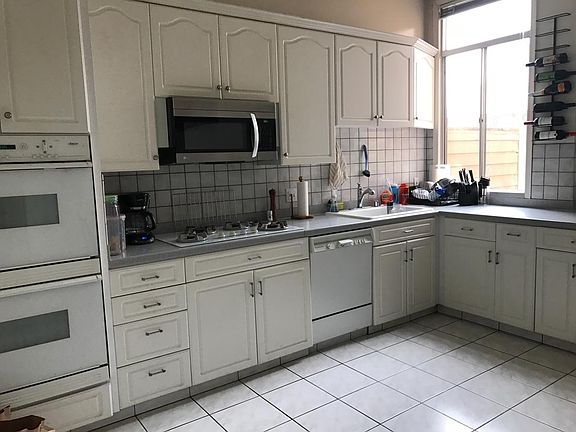 2nd image of 2706 Hyde St