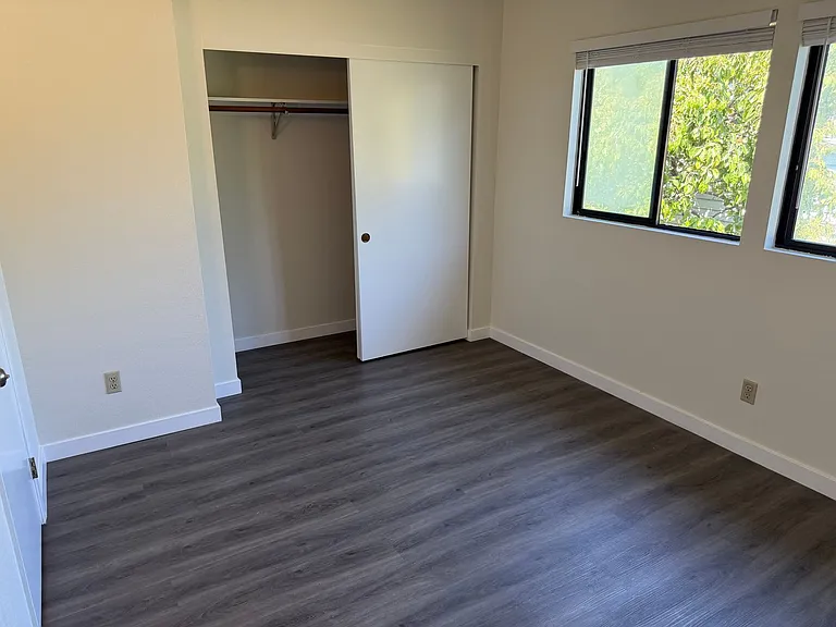 1736 Cable St #3 — Photo 26