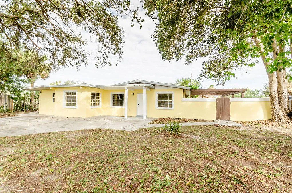 3 bed, 1106 sqft, $2,200 — Photo 1