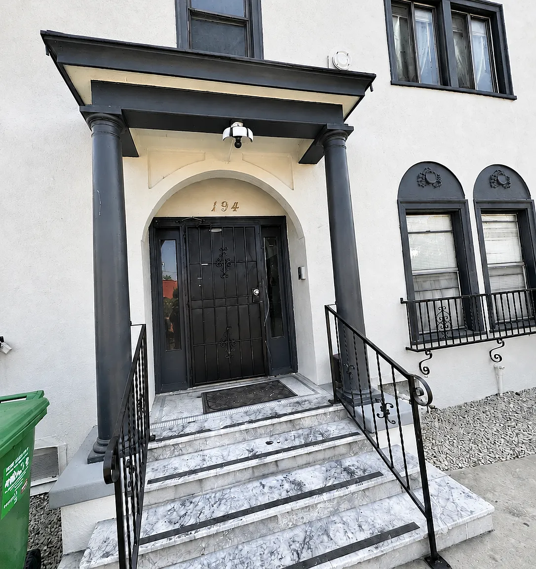 194 W 41st Pl — Photo 3