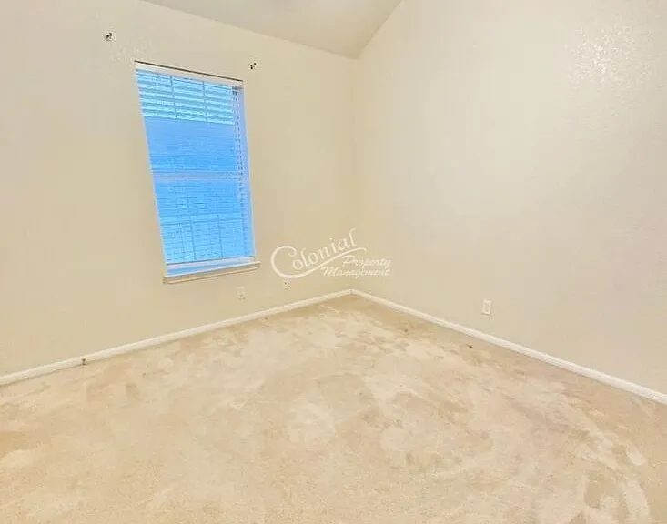 2032 Stonehenge Dr — Photo 9
