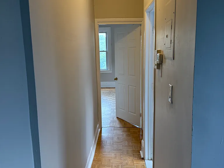 65 Westervelt Ave #2L — Photo 4
