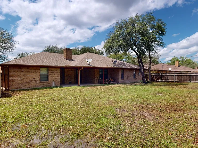 1711 Redwood Dr — Photo 24