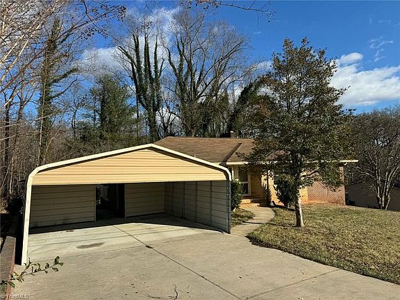 5th image of 340 Hillcrest Dr