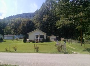 404 Sandlick Rd, Seth, WV 25181