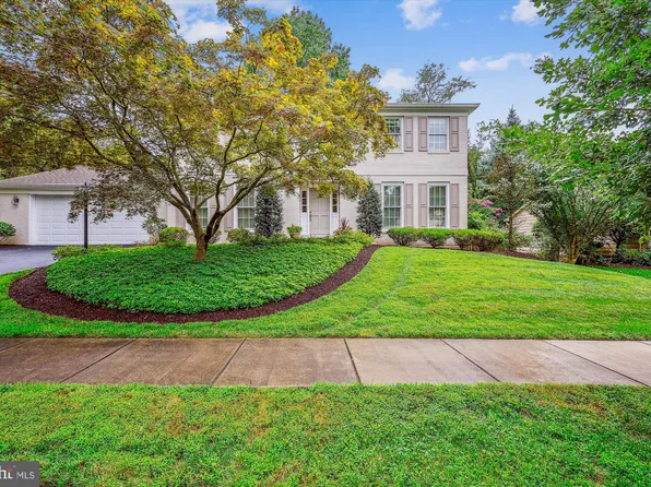1741 Crestview Dr, Potomac, MD 20854