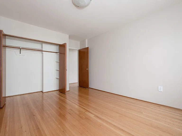 1665 Duchess Ave — Photo 8