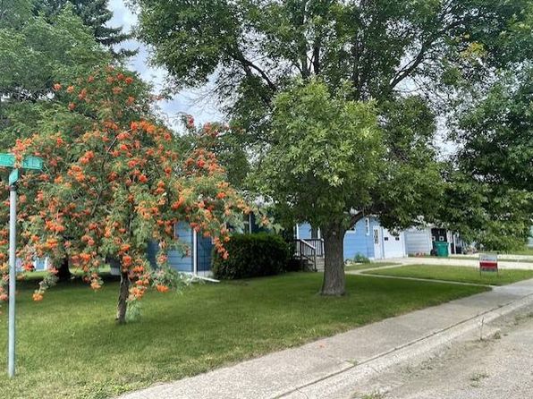 701 6th St NE, Rolla, ND 58367