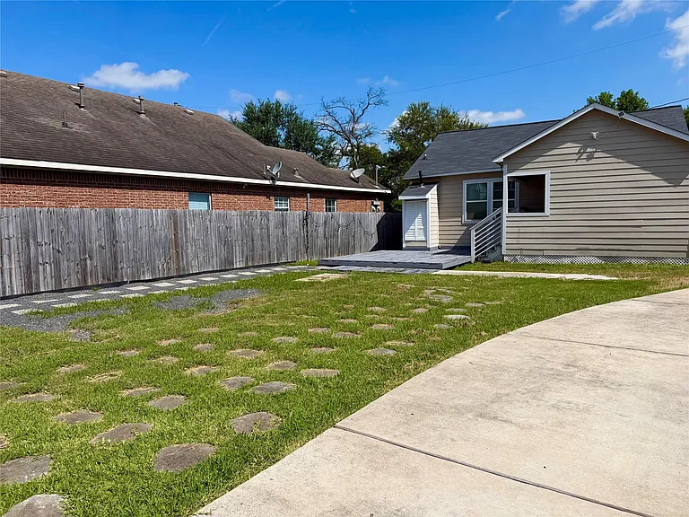 1126 Ryon St #A — Photo 11