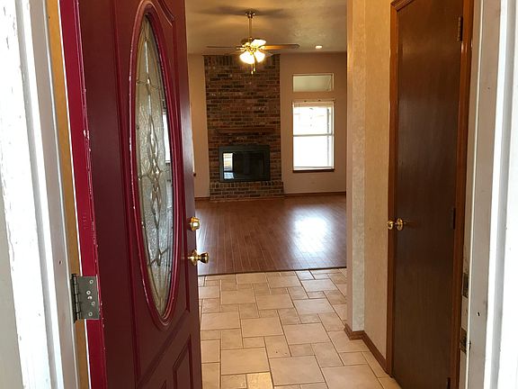 Come on in! (Coat closet to right)