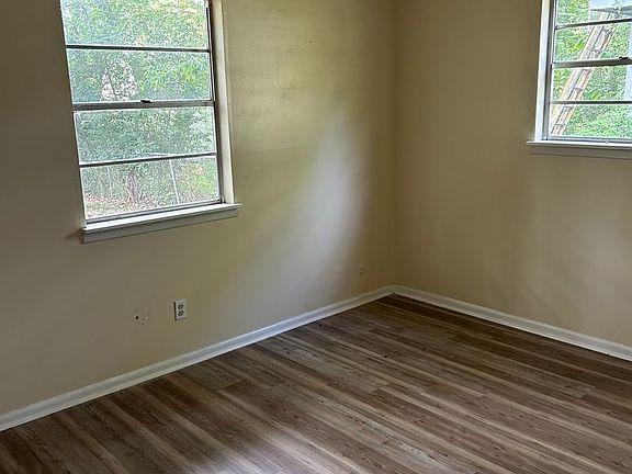 4th image of 604 Carpenter Dr