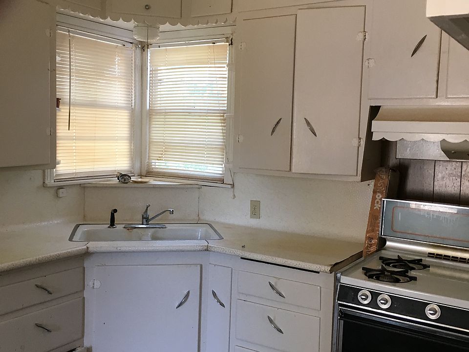1st image of 208 12th St