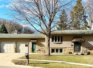 621 Woodhill Ct NW, Rochester, MN 55901