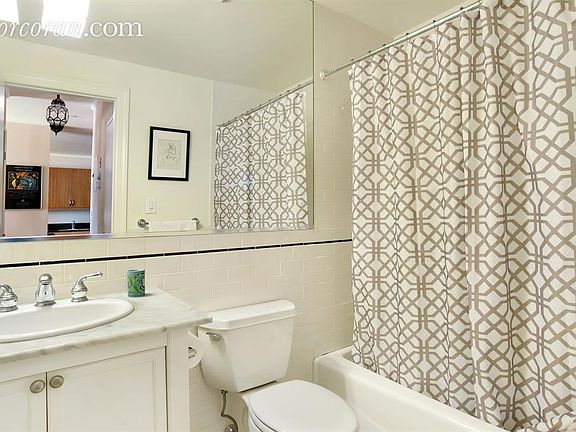 5th image of 205 15th St APT A4