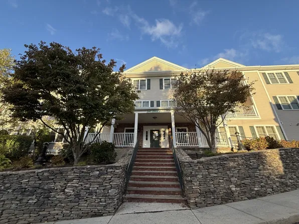 1 Lenox St APT 111, Norwood, MA 02062