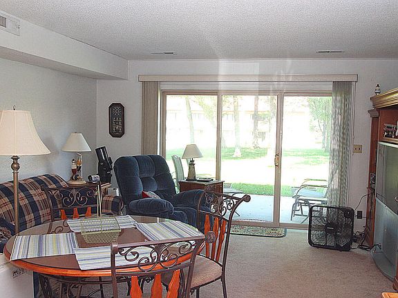 3rd image of 11 Wilshire Heights Dr #11