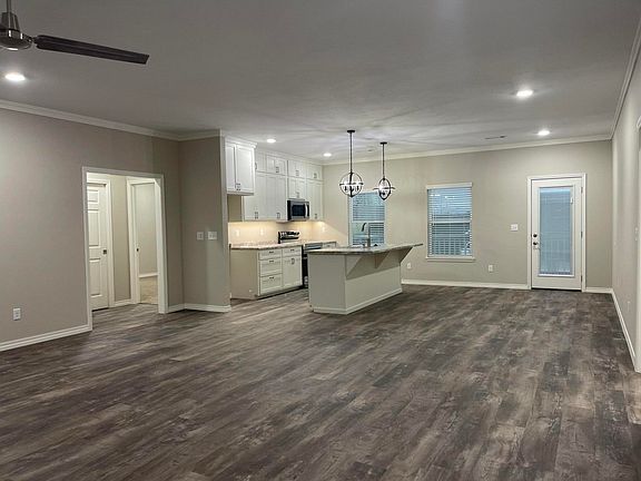4th image of 1220 Majors Ave