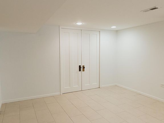 5th image of 4328 N Whipple St #B